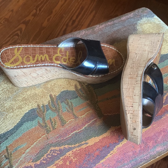 Sam Edelman black patent leather wedges w/ brown leather insole, rubber bottom 7 - Picture 5 of 11